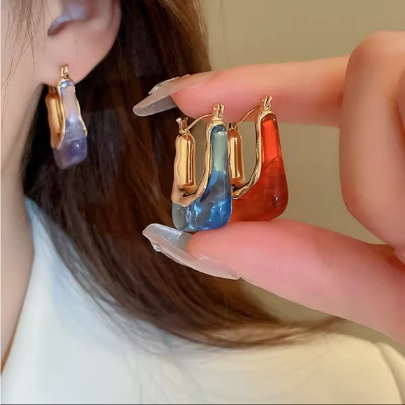 NIB petal pink glass gold tone square drop earrings pierced ears bar hinged back - Picture 3 of 8